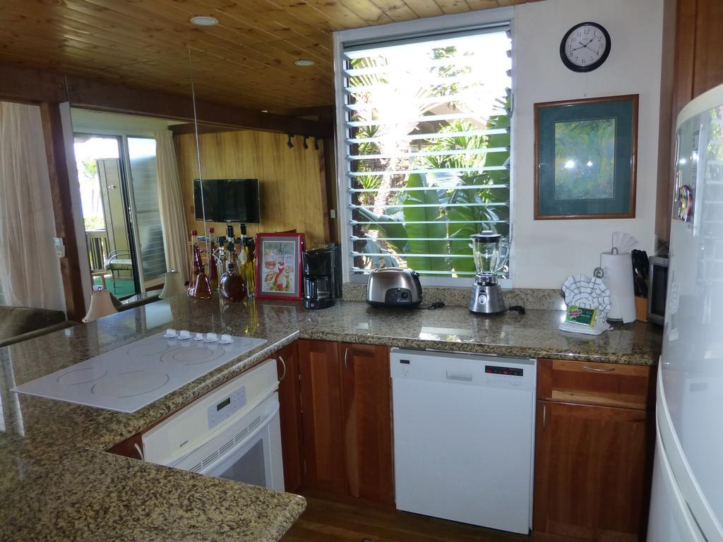 Mahina Surf 220 By Redawning Aparthotel Lahaina Buitenkant foto