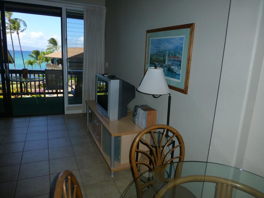 Mahina Surf 220 By Redawning Aparthotel Lahaina Buitenkant foto